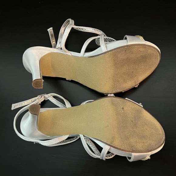 2/ $20 Michaelangelo David’s Bridal Dyeable Sierra Shoes - Picture 6 of 9